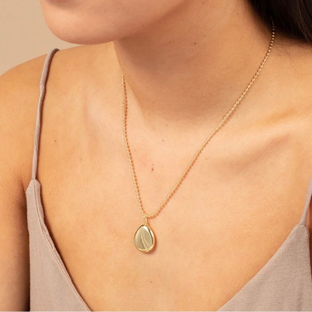 Seeker necklace gold.